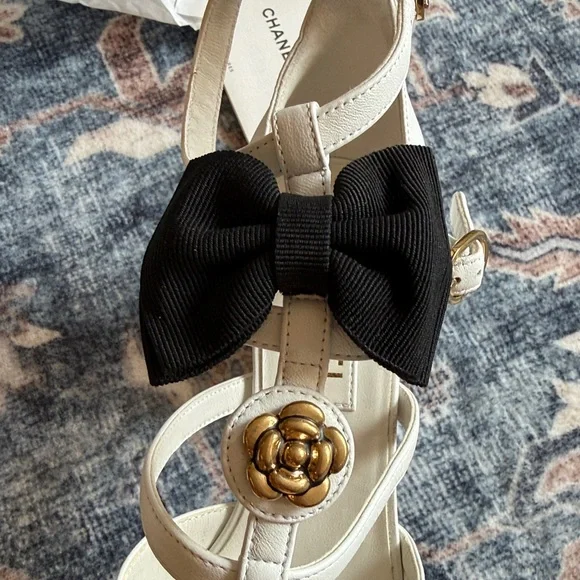Authentic Chanel Camelia Lambskin & Grosgrain T-Strap Mary Jane Pumps size 37 - Picture 10 of 17